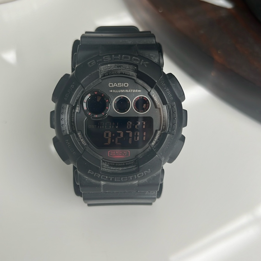 Men’s G-shock black watch